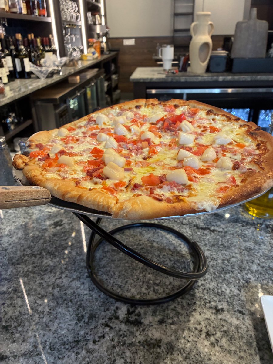 CapeCodBars's tweet image. Lunch at Asti (Estia) in #Mashpee commons. 

They have the best bread, and enjoyed their Asti sampler, with grape leaves, spanakopita &amp;amp; Greek sausage. Also had their excellent scallop pizza, brought most of it home! #CapeCod