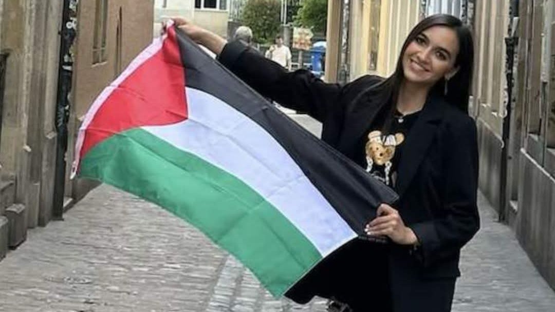 A teacher of Bosniak origin in Luxembourg Fatima Kurtić  got fired because of her opinions on Israel.
