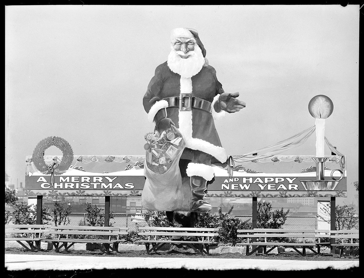 Geoffmuse's tweet photo. Christmas Decorations, Lunar Park, Sydney, December 1941, by Edward Hopkins, State Library of New South Wales, uploaded to #flickrcommons by @StateLibraryNSW https://t.co/VvwT8x3VIp https://t.co/mnycGPDY8u