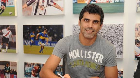 youtube.com/live/YYdRvfQov…

Facundo Pérez Castro Director Deportivo de <a href="/CASMOficial/">Club Atlético San Martín</a> charlando en Cruce de Mundos.