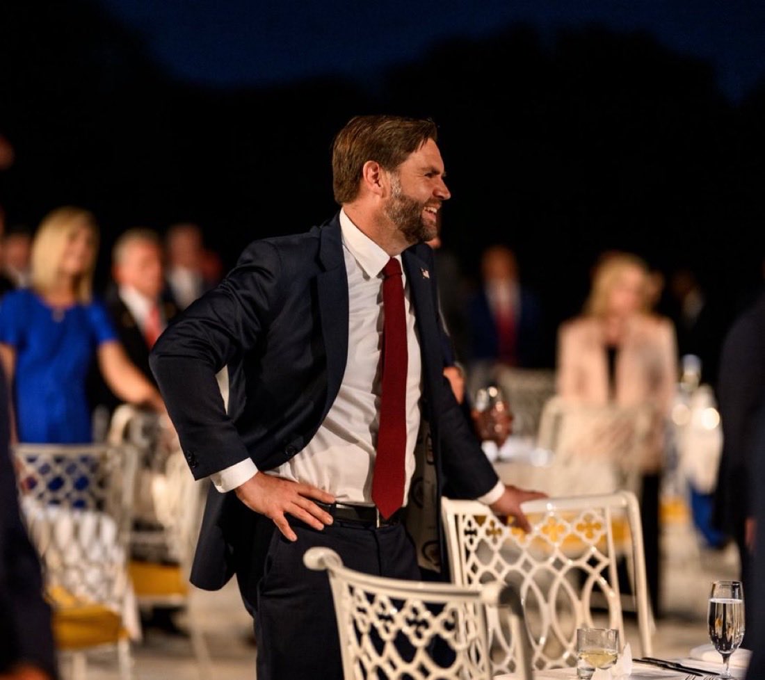 MAGAVoice's tweet image. BREAKING 🚨 JD Vance just sent a major Warning to the European Union for threatening to fine 𝕏 and Elon Musk for not censoring people

JD Vance is NOT happy at all

I STAND WITH ELON