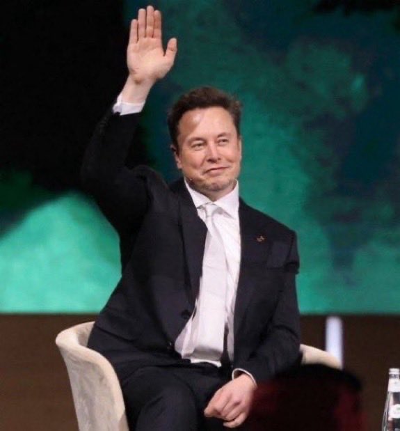 MAGAVoice's tweet image. BREAKING 🚨 JD Vance just sent a major Warning to the European Union for threatening to fine 𝕏 and Elon Musk for not censoring people

JD Vance is NOT happy at all

I STAND WITH ELON