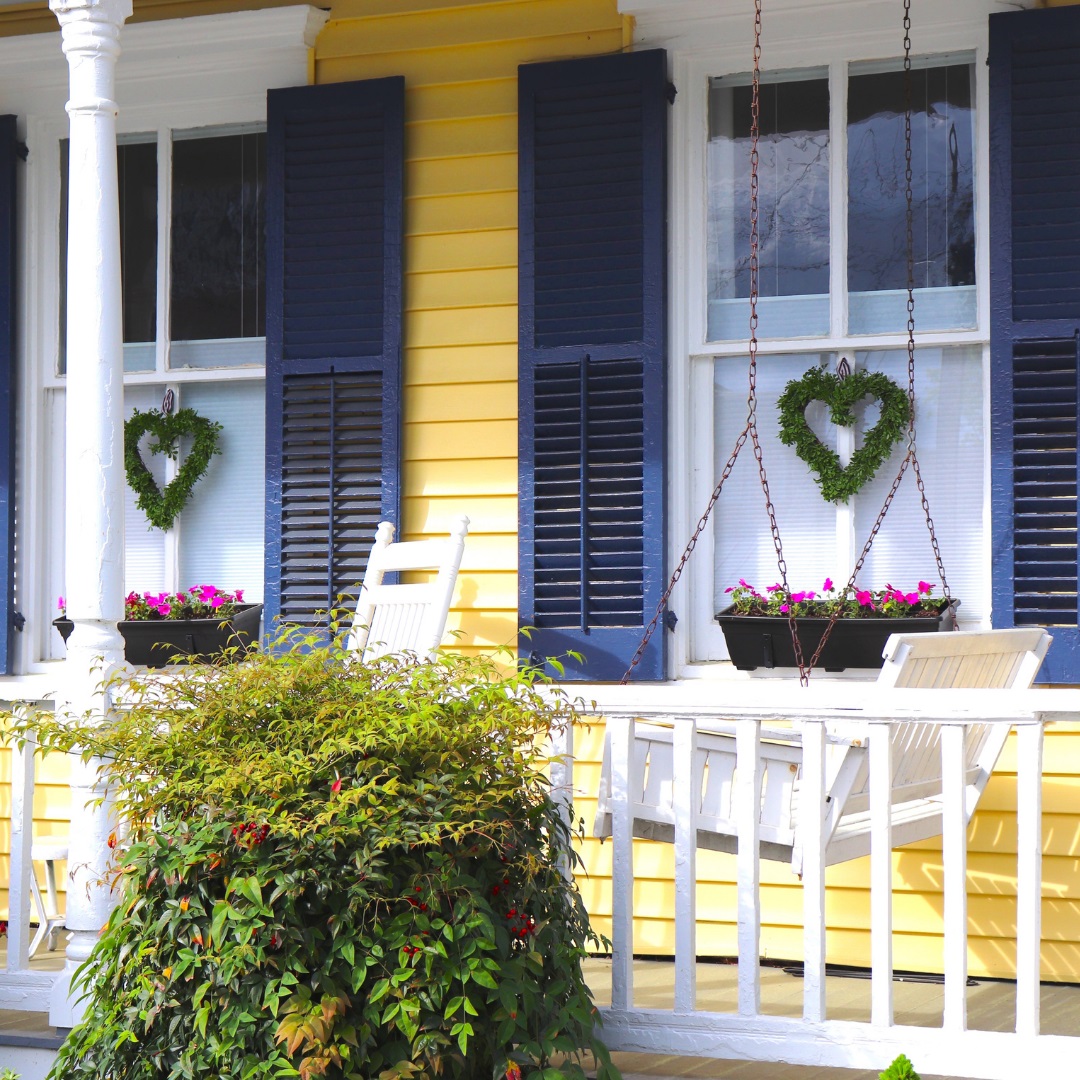 HGFerrari's tweet photo. Do you like this deep indigo blue on the shutters? If not, what color would you choose? https://t.co/EVDAy1WKly