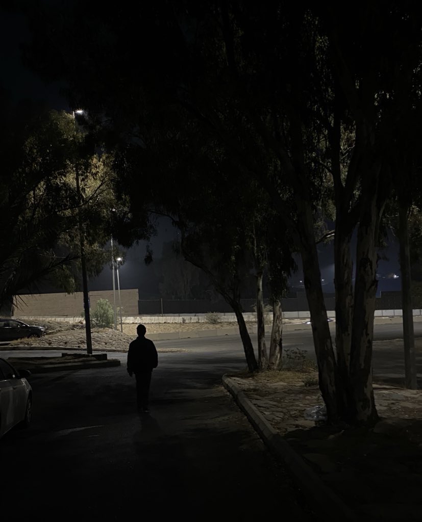 —— المشي ليْلاً بِلا وجهة