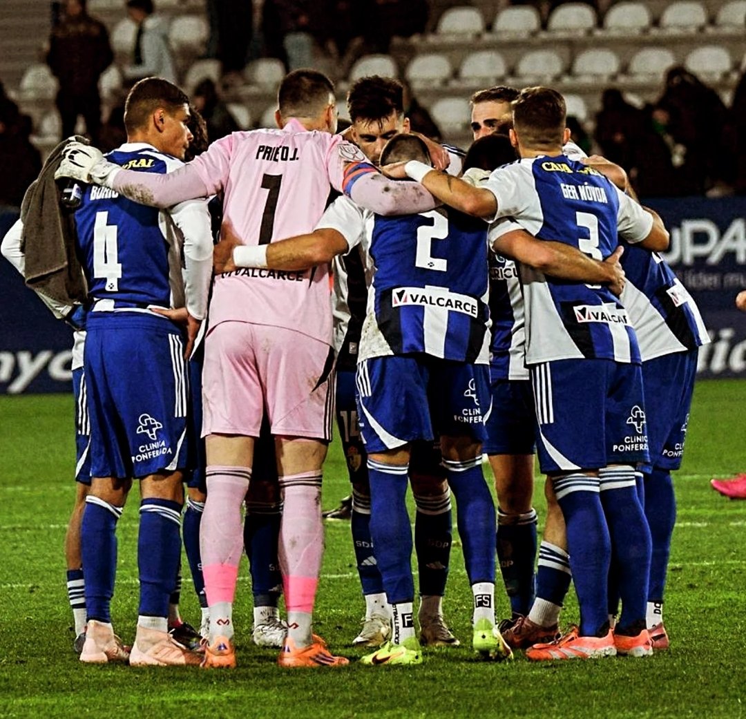 Ponferradina 1 - Racing de Santander 2 ⚽Pau Ferrer. Los blanquiazules caen eliminados en el 119 de la prórroga tras perdonar en la segunda parte. Keita fue expulsado por doble amarilla en el 95', Frimpong al finalizar el partido. ⚪🔵💪 #VamosDeportiva