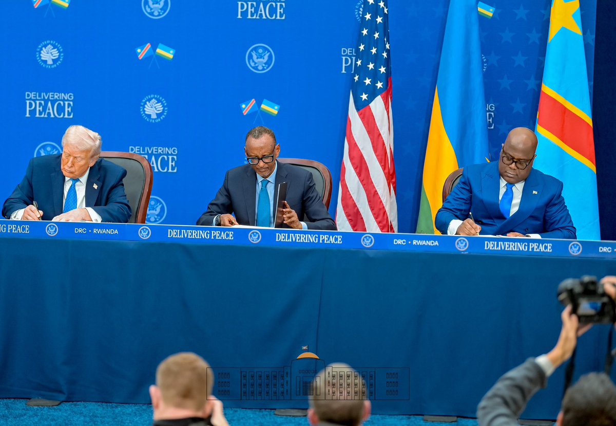 À l’Institut de la Paix à Washington DC, le Chef de l’Etat Burundais, SE <a href="/GeneralNeva/">SE Evariste Ndayishimiye</a>, invité par le Président Américain SE Donald Trump, a été témoin de la signature de l’accord historique de paix entre la RDC et le Rwanda, ouvrant l’espoir à la fin des combats à l’est de la RDC
