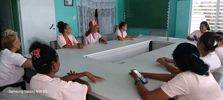 Se realiza en nuestra institución el estudio y análisis sobre el Programa de Gobierno para corregir distorsiones y reimpulsar  la economía. 
#100AñosConFidel
#PrimeraInfanciaLT
#65aniversariocírculosinfantiles
#PrmeraInfanciaLTJo <a href="/LorenzoOsbel/">Osbel Lorenzo</a> <a href="/nilser_pineda/">Nilser Piñeda Cruz</a> @EsquivelJo