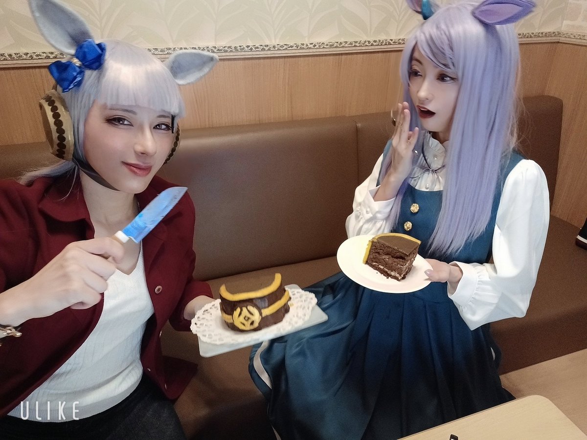 BloodR99's tweet photo. 【ウマ娘/Cos】   

ゴルシ:私
マックちゃん（ジャージ）:@ikbkr29
マックちゃん（私服）:@krep_lk

マックちゃん巻き込みごめんですw
因みにプレーンカップケーキとゴルシ帽ケーキは私の自作✌✨️
モグモグウマ併せしたい🥹💗

#せっかくなのでウマ娘もぐもぐダービーもください
#umamusme https://t.co/Px5vNmxCQx
