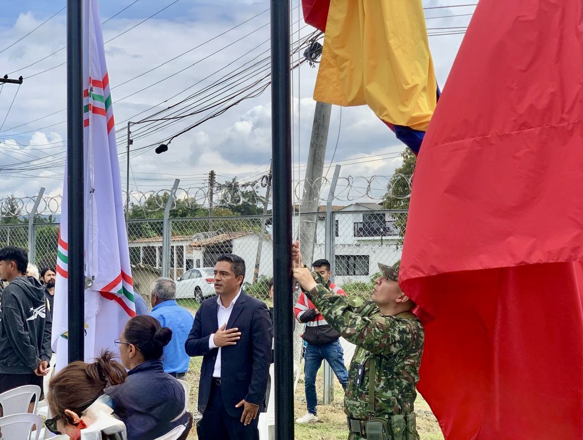 SecGobCundi's tweet photo. Destacado||🏅En #Cota acompañamos la activación del nuevo Puesto de Seguridad del @COL_EJERCITO ubicado en el sector de #Parcelas y la entrega de vehículos para fortalecer la operatividad. Además, en minutos daremos inicio a la #Megatoma por la seguridad y la convivencia. 🧵 https://t.co/DznAJyWqm4