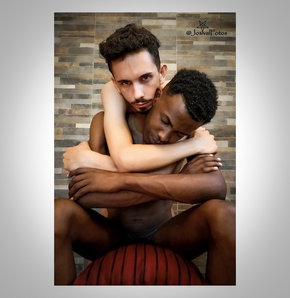 JosivalFotos's tweet photo. "Nunca estaremos siempre
mas no importa."
(Alberto Garrido, poeta cubano)
Modelos: #AleGil y #LeoMiguel No.5
Foto: @JosivalFotos
#4dicembre 2025
Ver también: @JosivalNegro y @JosivalLust
#dúos #pareja #interracial #blackandwhite #blancoynegro #BlackLivesMatter
#BNWO https://t.co/HmRm7CL8TB
