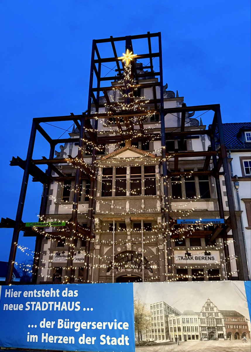 Lights are art

#lightart #christmas #tree