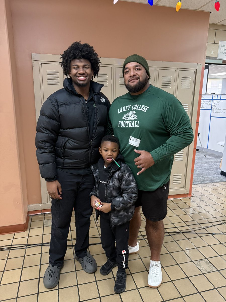 CoachKPole's tweet photo. Congrats on your signing day Lance. It’s a privilege to witness your journey. You have a strong village behind you pushing for you. I know Beams smiling for yah. You are part of his legacy. Spartans are getting great player and better young man.
@LanceMitchell16 

#BoomStick https://t.co/0fE91e8Etc