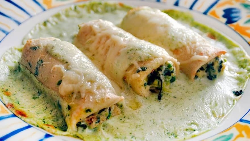 RecetasMallorca's tweet photo. Canelones de espinacas 🌿🧀

Hechos con crepes caseras, relleno cremoso de espinacas y requesón, y gratinados con una salsa suave de espinacas.

➡️ RECETA: https://t.co/JvosqFwFQt

#Canelones #Espinacas #RecetasMallorquinas #PastaCasera #CocinaMallorquina https://t.co/fmRm7ThWzh