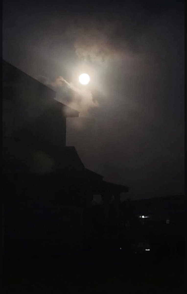 stedman20's tweet photo. The Moon, in all his glory https://t.co/ifjaTmoXUu
