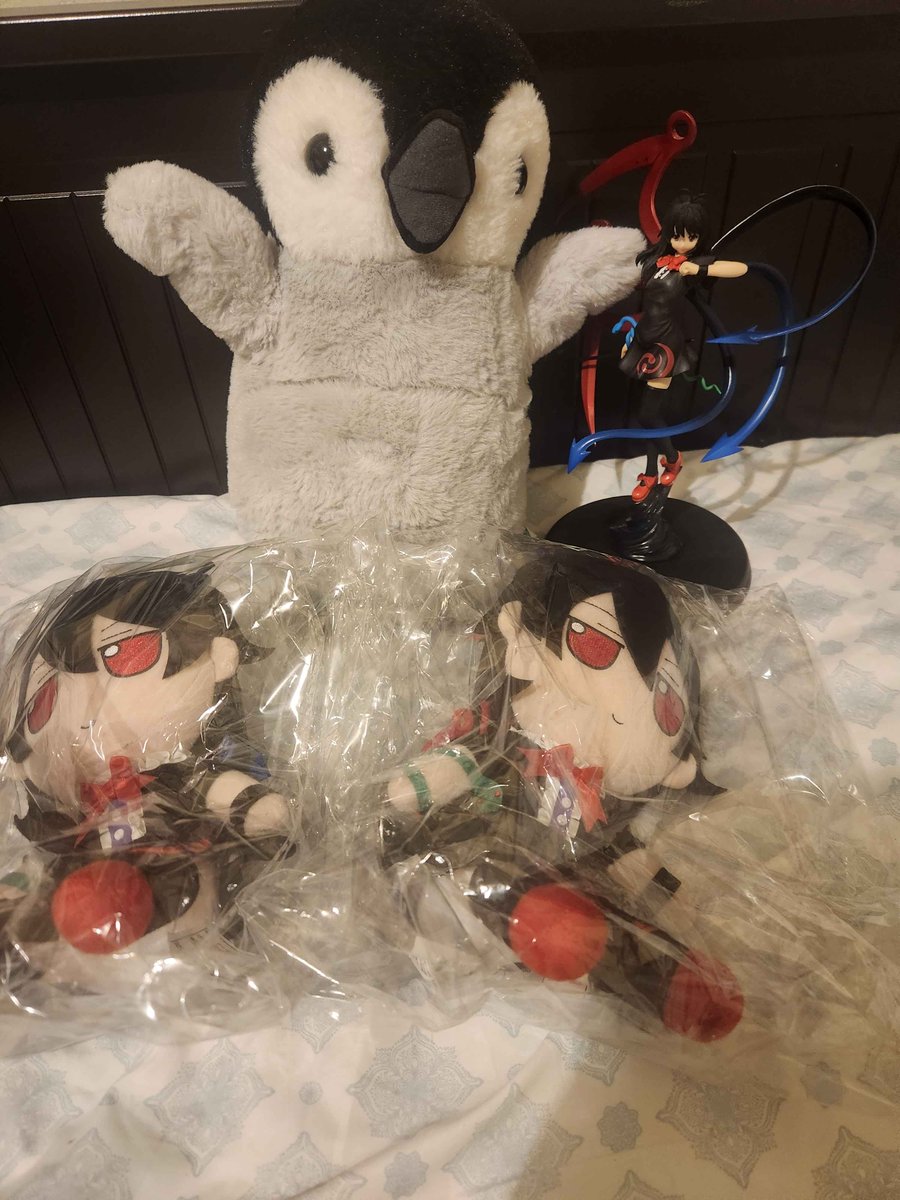 plushpenguin's tweet image. It is time... for a winter 🐧FUMO GIVEAWAY 🐧

To enter, all you need to do is repost/retweet this post! I will draw the winner on December 11th.

The one winner will earn a packaged Nue fumo, just like the last time I did this eight months ago!
