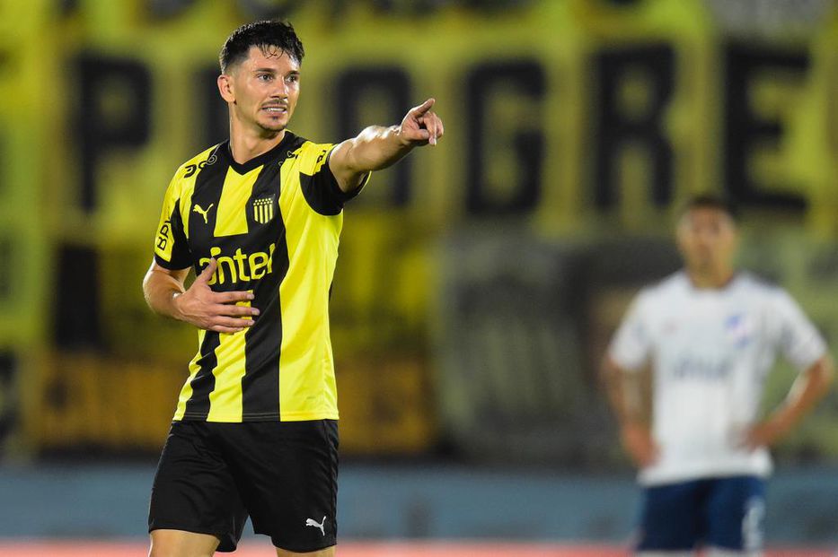 WilsonMendez86's tweet image. Maximiliano Silvera no tiene representante, una abogada trabaja con él como asesora.

No jugará en Nacional 

#SumarDeA3
@CarveDeportiva