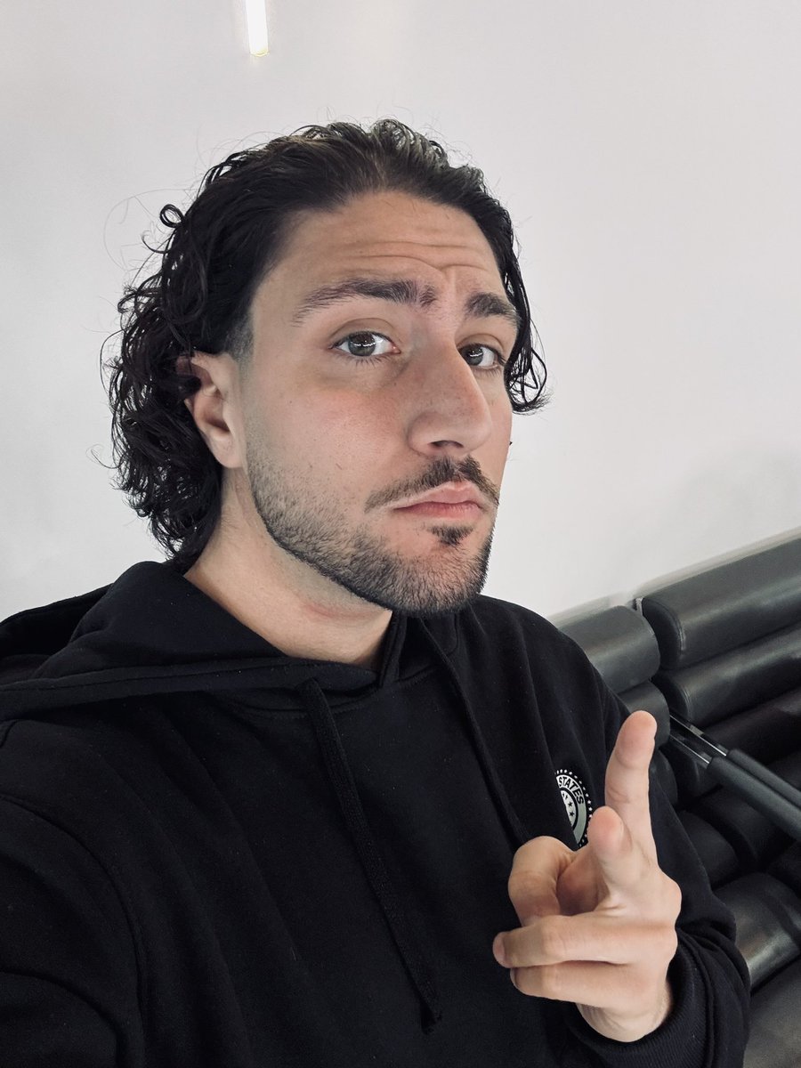 GamesCage_'s tweet image. YYOYOYOYOYOYOYOOOOOO!!!

SONIC RACING CROSSWORLDS LEGENDS RANKED MODE IS UP IN AN HOUR AND HALF, BUT WE ARE HERE. LETS DO SOME YAPPIN BEFORE IT STARTS. GUESS THE GAME N SUCH?

LOCK IN : TWITCH.TV/GAMESCAGE