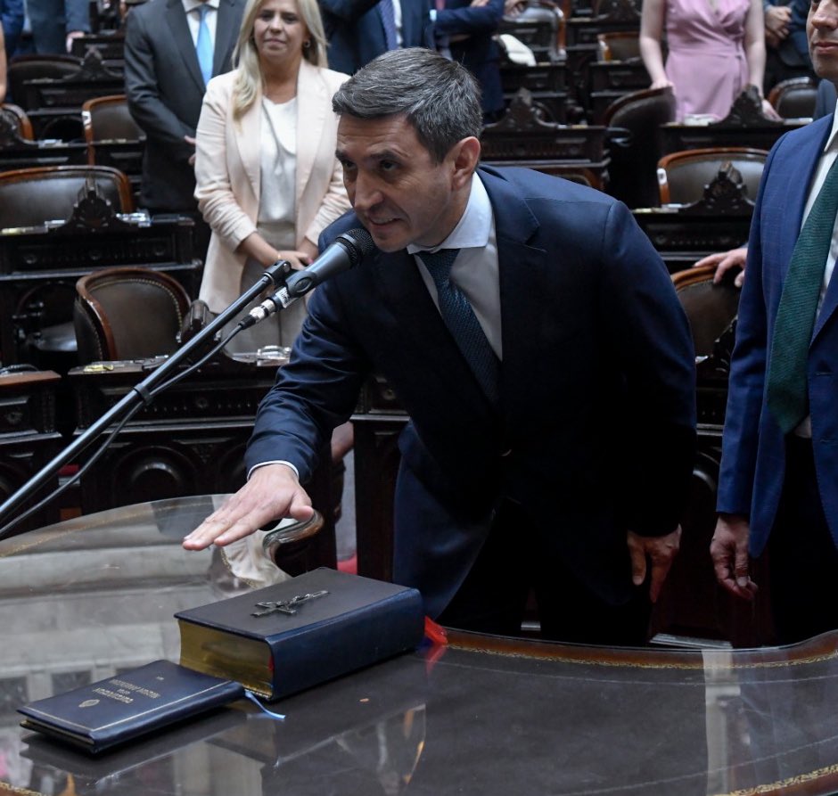 Juré por Dios, por la Patria y por San Juan. 🇦🇷
Asumo este cargo con responsabilidad y con un compromiso firme: defender los intereses de cada sanjuanino y sanjuanina en el Congreso.

Gracias por confiar, esto recién empieza. 💙