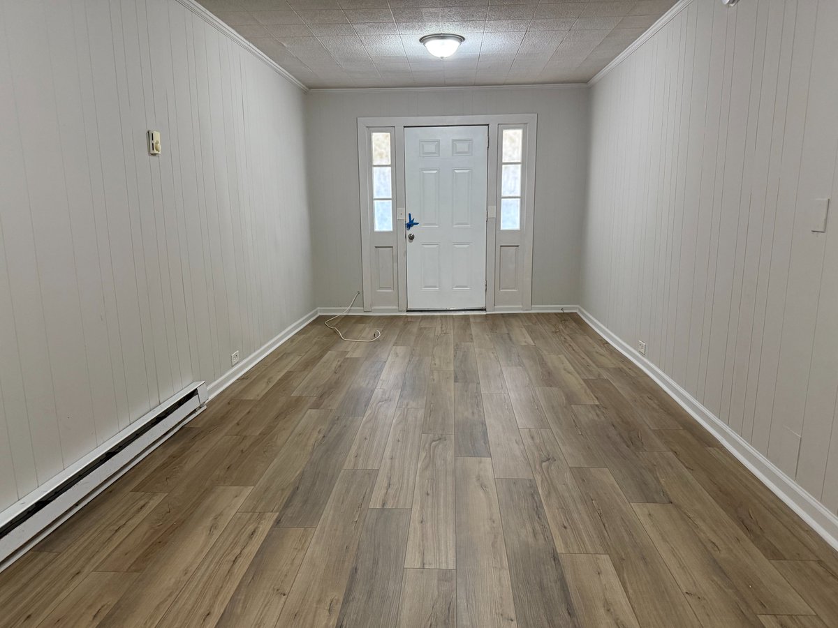 We have a very spacious renovated duplex unit available for rent in South Nashville!

$1495/month
1822sqft
4B/2BA
Pet Friendly

It's hard to beat the price on a place this size in Nashville! Don't wait, schedule a tour and apply today at renewtn.com/rentals!!