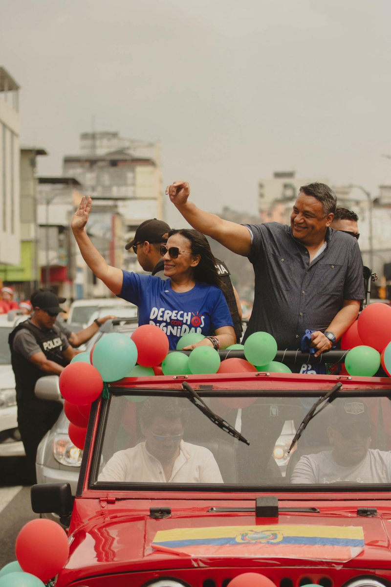 “Derechos con Dignidad” es una campaña creada para generar conciencia sobre la mendicidad que aumenta en diciembre, manipulada por grupos delictivos que utilizan a niñas, niños y personas vulnerables para beneficiarse de la bondad de los ecuatorianos.

Cuando entregas dinero en