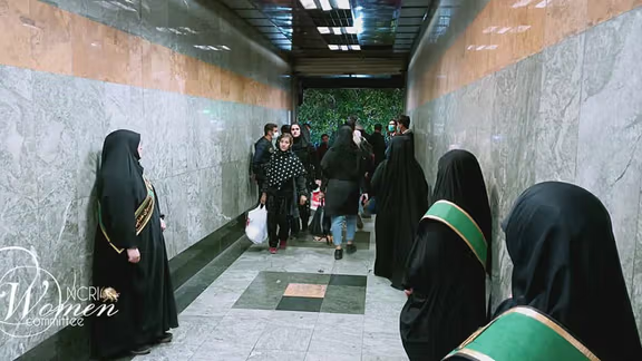 MarianoGiustino's tweet image. Domattina, qui, sui mei social, #Facebook, #Twitter e #Instagram ci occuperemo di #Iran: "Benvenuti all'inferno, cioè nella Repubblica islamica in Iran!"
Nel mio podcast, "Forum Medioriente", descriveremo perché il regime degli ayatollah e dei pasdaran deve sparire dall'Iran con…