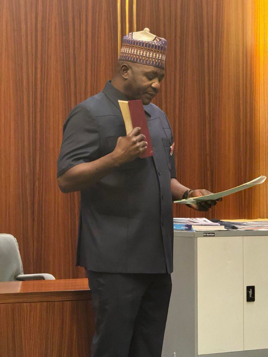 Yadomah's tweet photo. Someone on Facebook said the name of this dressing is: Sama Musa, Kasa Christopher. 

Nigerians are a special breed I swear. https://t.co/FTbDIhek2r