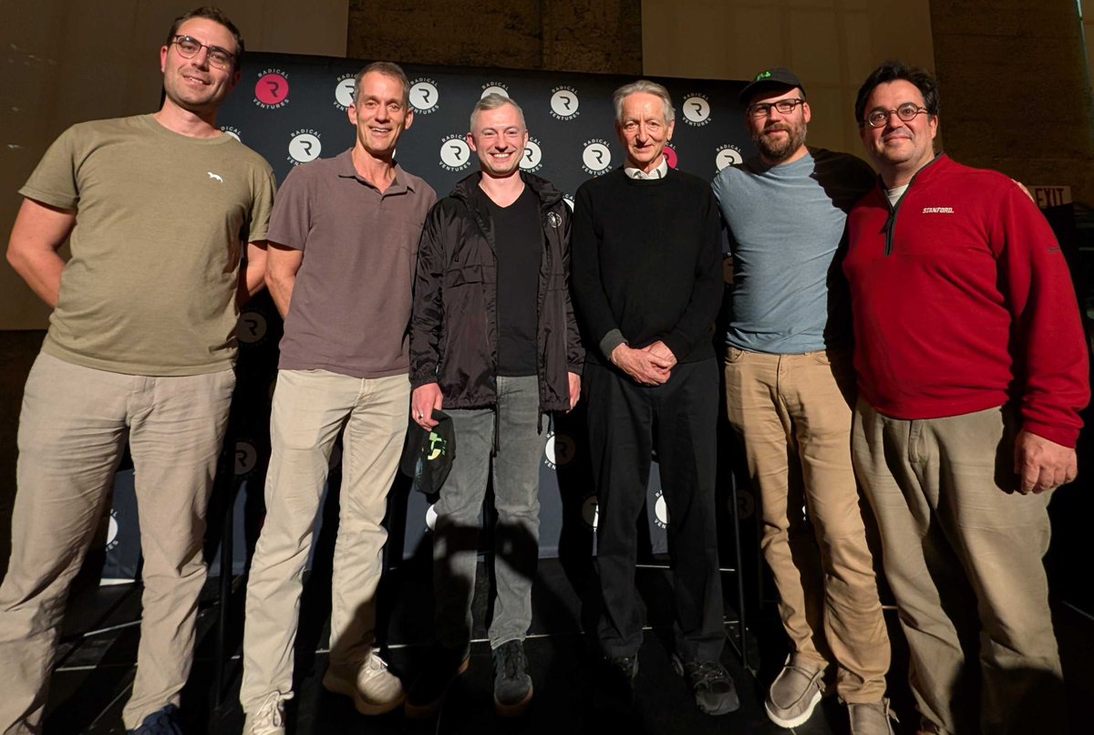 PaulEremenko's tweet photo. .@P_1_AI &amp; friends at NeurIPS! L-to-R: @cyrilpic @JeffDean @PaulEremenko @geoffreyhinton @cshimmin @ignaciocases. 📸 by @JordanJacobs10 https://t.co/n7So2OK1ip