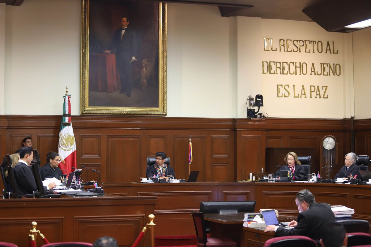 Pajaropolitico's tweet photo. 🔴#Ahora | Luego de que organizaciones acusaron que proyecto de la ministra Yasmín Esquivel  representaba un “grave riesgo para la defensa de los derechos colectivos en México" la juzgadora no alcanzó la votación suficiente en la Corte para fijar un criterio general sobre el tema.

📷: Cuartoscuro