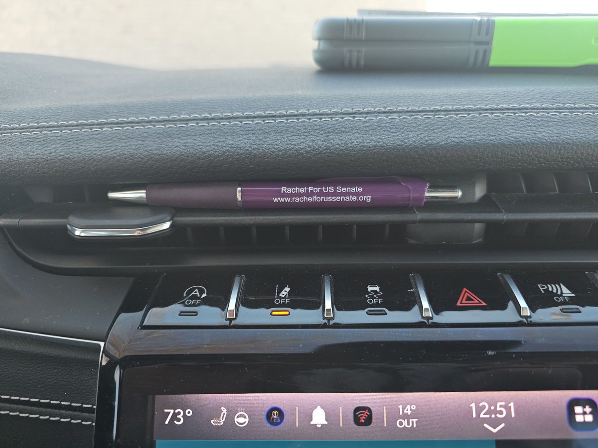 RachelForSenate's tweet image. When it's 14°, and you're introducing yourself to people and collecting signatures, you risk pens freezing. Que car heat vents!