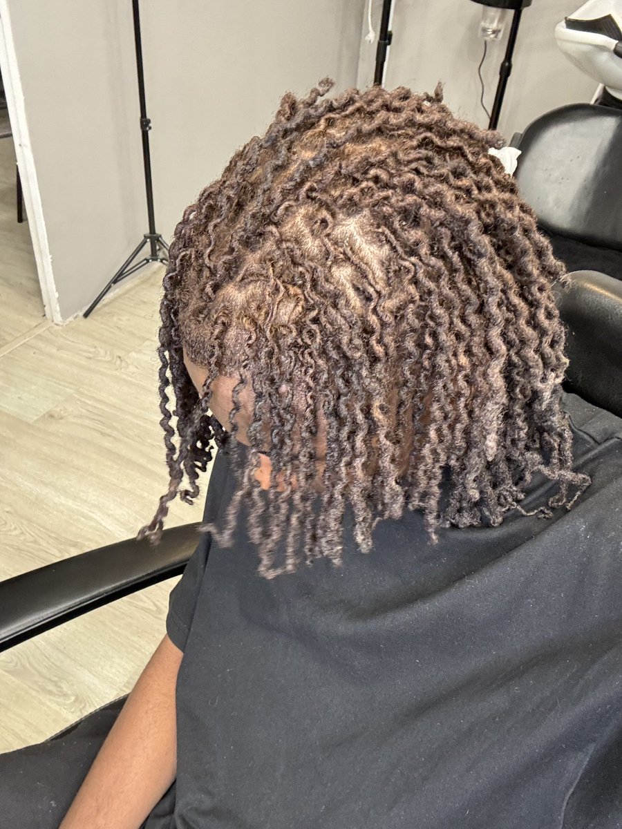 luu_4M's tweet photo. 31 Novembro
Twistout

#locs #locjourney #dreads #manutenção https://t.co/x7k29R8KWq