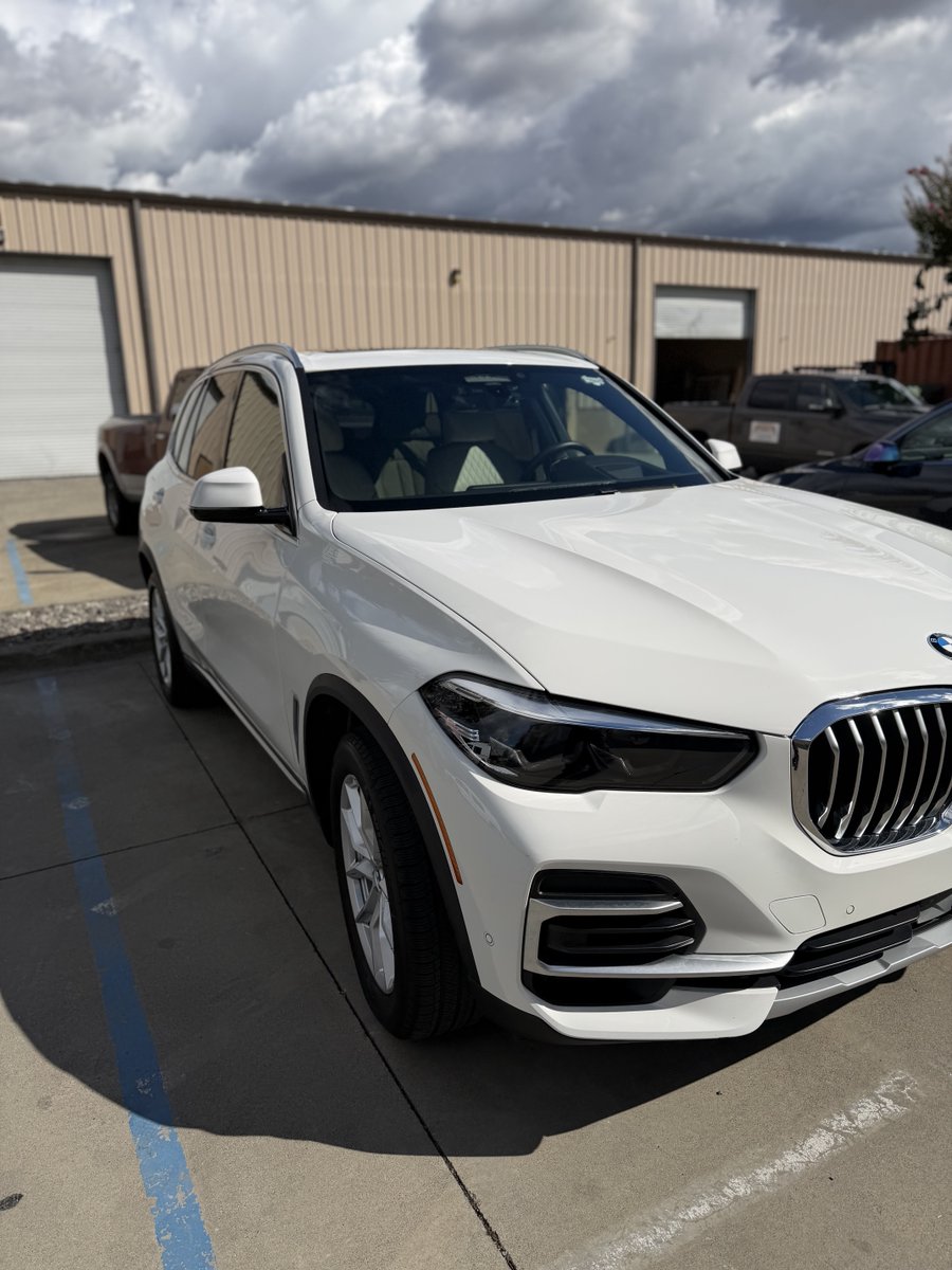 RobustAD's tweet image. 5-Year coating seals this white BMW X5. California winter, here we go! If you’re in Napa and surrounding San Francisco Bay Area, call us a 707-681-5944 to get your car coated or visit us at robustd.com