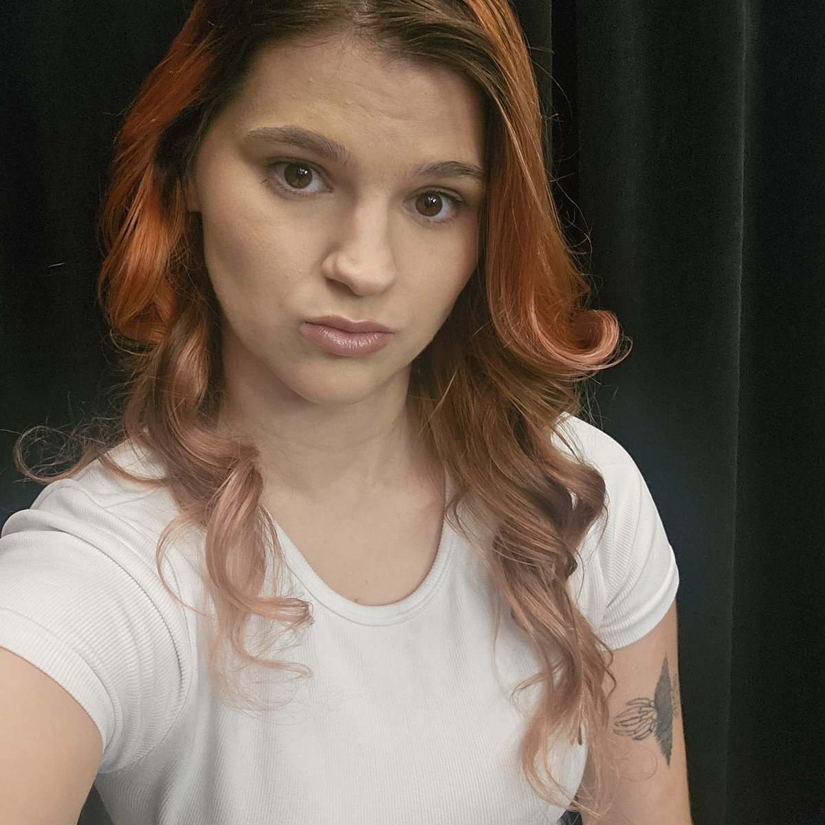 djcountrygurl88's tweet photo. Pictures I took from my photoshoot in new york part one #oldpictures #causaloutfit #professionalmakeup #model #modeling #showoff #sexymom https://t.co/KAav9ATVY1