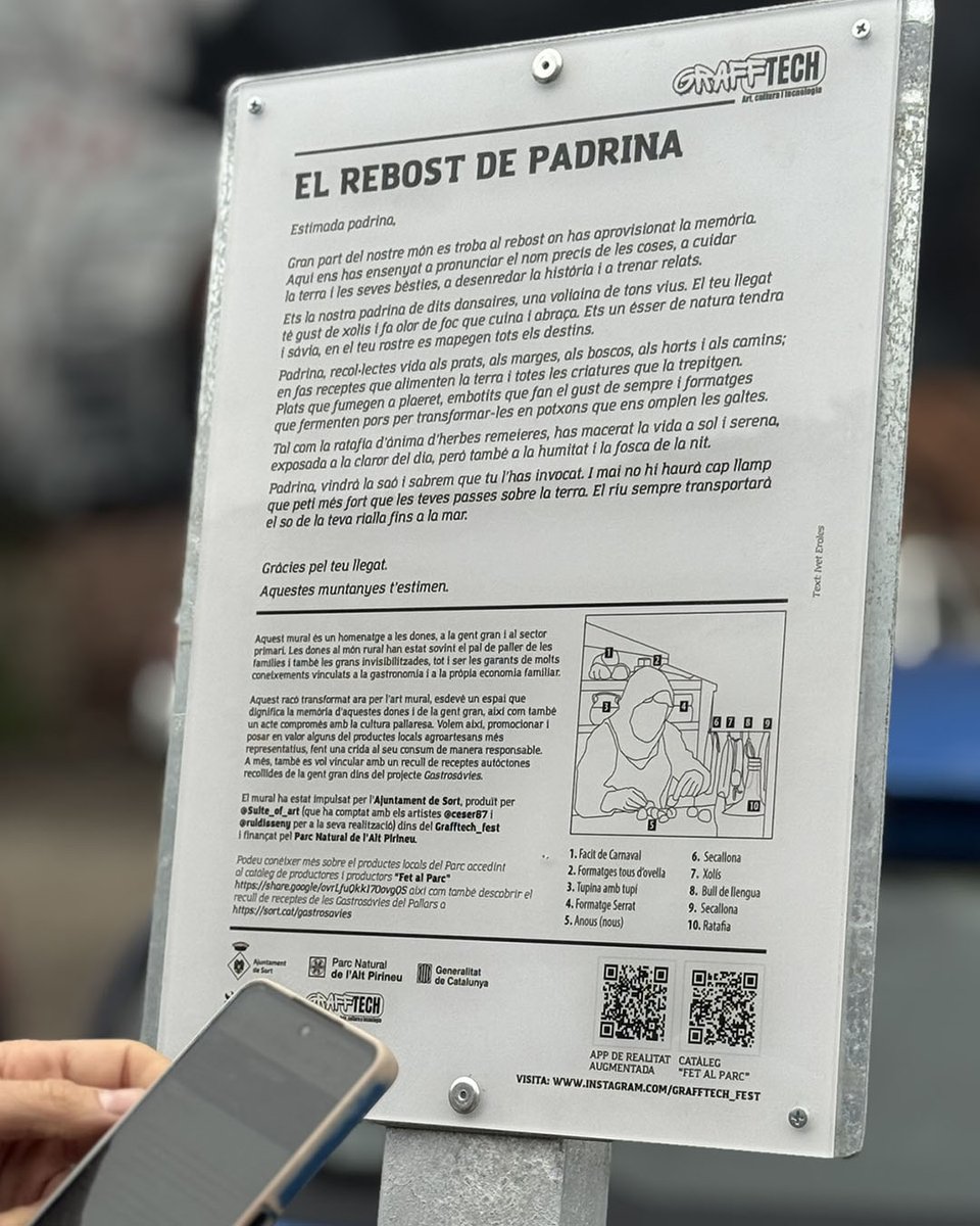 👵✨ La padrina de Sort ja pot “cobrar vida”!
Escaneja el QR del panell davant del mural i descobreix-la en Realitat Augmentada.

El cartell també inclou info sobre El rebost de padrina, una carta d’Ivet Eroles i un enllaç al catàleg #FetAlParc.

🔗 sort.cat/elrebostdepadr…