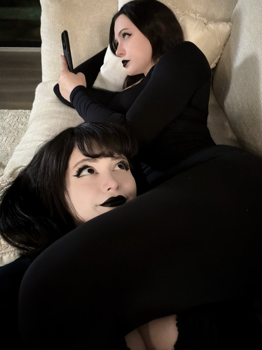 pinkchyu's tweet image. Find you a girl this clingy