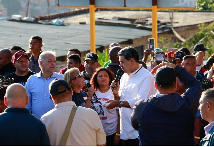 LisbethPer6015's tweet image. 🇻🇪💪El ministro para las Comunas, Ángel Prado, afirmó que “este 2025 celebramos las condiciones para ir al 2026 hacia la consolidación de esas 6 mil #comunas para cumplirle a Chávez a 20 años del nacimiento de los primeros consejos comunales”.
#PoderPopular #sstvi
@NicolasMaduro