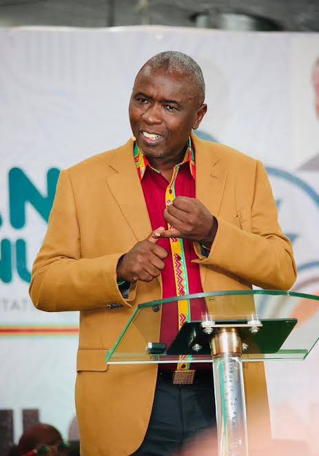 Can someone explain to me like you’re explaining to a 3 year old why the guys who got the farms get the title deeds to the farms, sell them, pocket the sale proceeds whilst the taxpayer pays the BILLIONS demanded by the white farmers <a href="/NtateRanaka/">Ntate Mdluli 🇱🇸🇿🇼🇿🇦</a> <a href="/Mavhure/">Rufaz--Jerera❤King❤</a> <a href="/RexMidzi/">Rex M.E Midzi</a> <a href="/cdesetfree/">Setfree Nherera Mafukidze 🇿🇼</a>