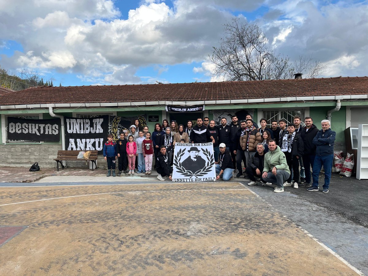 YAŞATANLARIN VARSA ÖLMEZSİN.

Karamürsel’in Yalakdere Köy’ünde, geçen sene vefat eden Kaan Avcı kardeşimizin adına açtığımız kütüphaneyi öğrencilerimizle buluşturduk.
Emeği geçen herkese teşekkür ediyor, Kaan’ın adını yaşayacak bu mekânın tüm çocuklara ilham olmasını diliyoruz.