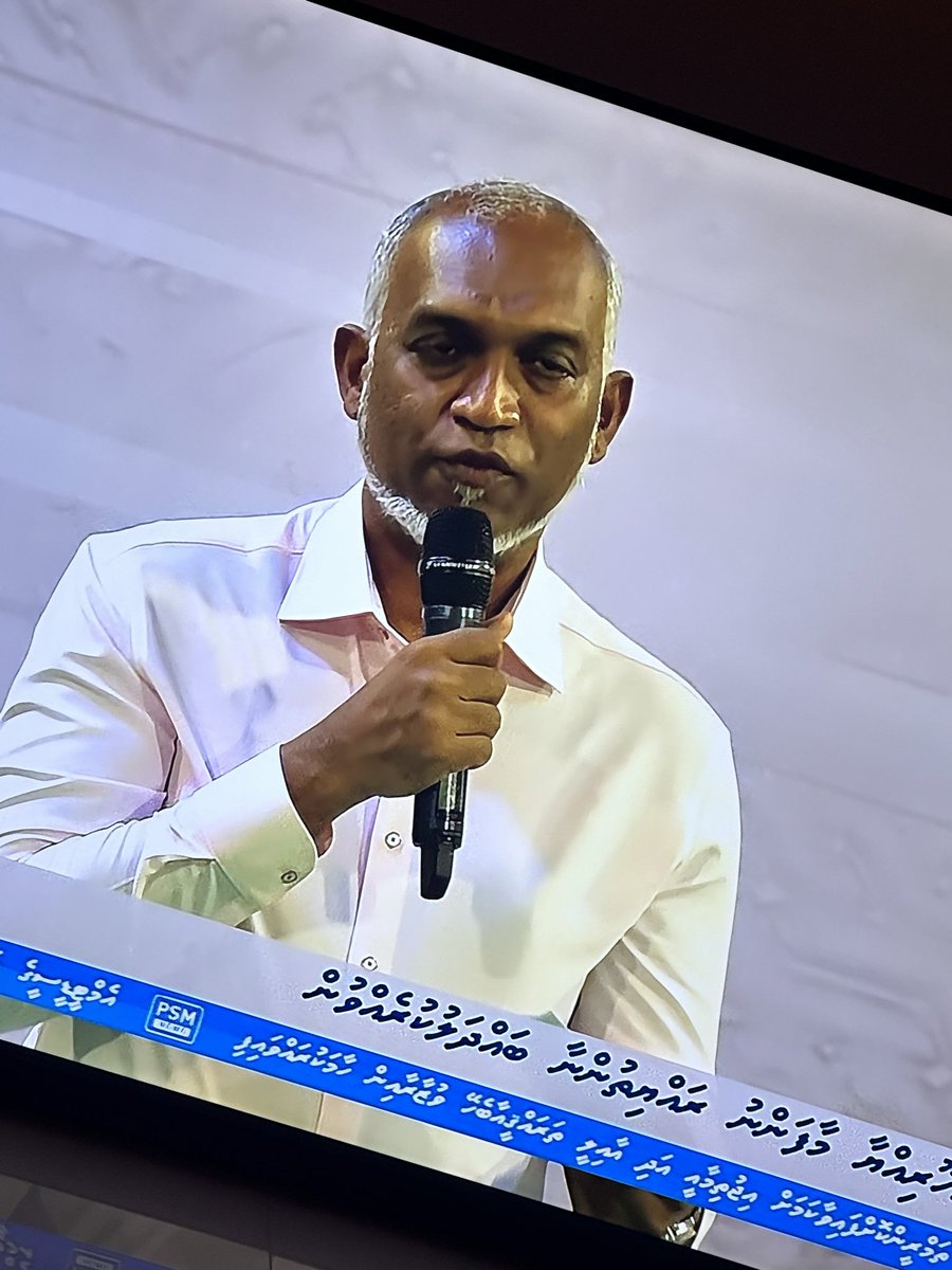 MDPShippe's tweet photo. ރައީސް @MMuizzu 
ހާދަ ދެރައޭ ދެއްތޯ! ރައްޔިތުންގެ ޝަކުވާ ފުނިޖެހިފަވާކަމުގެ އިހްސާސްވޭތޯ!

2 އަހަރުވީ ސަރުކާރަށް ހެޔޮބަަހެއް ބުނި ހަމަ އެކަކުވެސް މާފަންނު ބައްދަލުވުމުން ނުފެނުނު ދެއްތޯ! 

ރައީސް،. އަދިވެސް އެވަރަށް ދޮގާ މަކަރު ހެދުން ހުއްޓާލާ ވައްކަމުން ދުރުވާކަށް ނުވިސްނަންތޯ! https://t.co/yL2YB5yB06