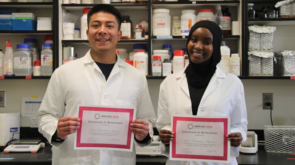 UNLsbs's tweet photo. Congratulations to Abner Sanchez Dominguez and Maathir Basi whose research presentations were recognized at last month's ABRCMS!

11 total Huskers presented - check out the story:
https://t.co/ZcRWtzhSir https://t.co/W72GO5HHXM