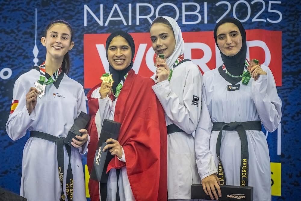 لاعبة منتخبنا الوطني للتايكواندو البطلة فاديا خرفان تحرز الميدالية البرونزية لوزن تحت ٥٧ كغم، في بطولة العالم تحت ٢١ عاماً ؛ والتي يقيمها الاتحاد الدولي لأول مرة، ، وتجري منافساتها في العاصمة الكينية نيروبي .
🥉 
 🏆🥋 🇯🇴 
#JordanTaekwondo
#التايكواندو_الأردنية