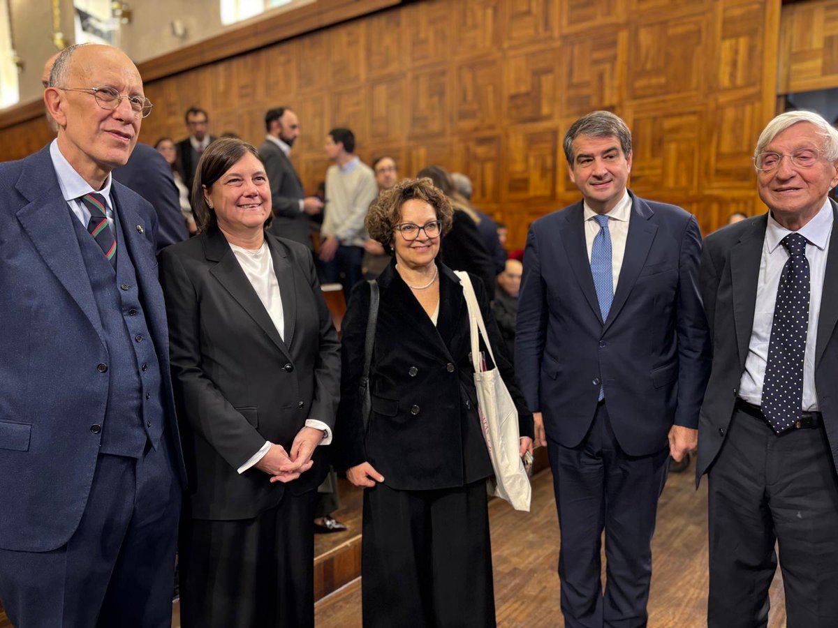 🇪🇺🇮🇹 Oggi a #Milano ho partecipato alla cerimonia di consegna del Premio Ugo La Malfa a Vito Pertosa
Un momento significativo anche  per ricordare valori fondamentali della nostra democrazia: impegno civile, visione europea, responsabilità verso il futuro.

🇬🇧 Today in Milan, I