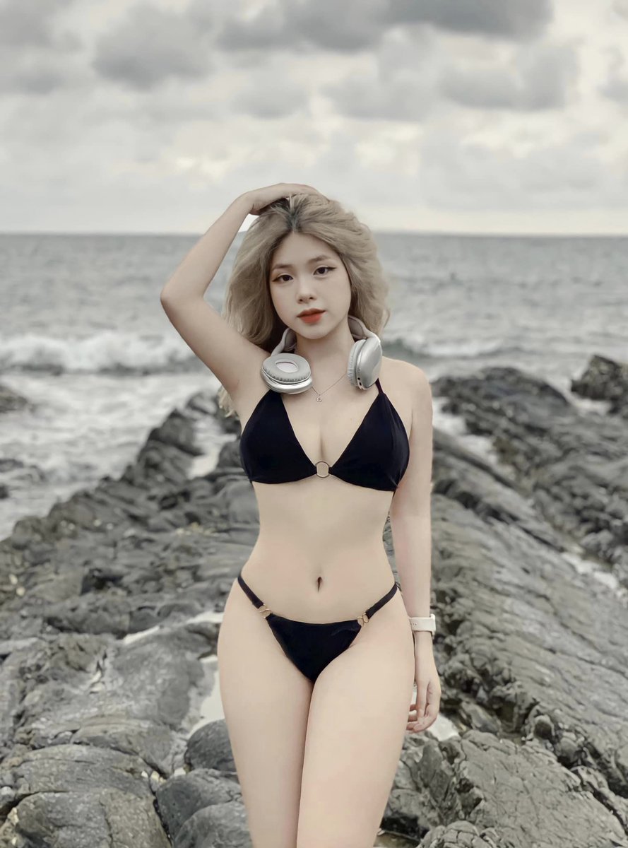 السر في اللحظات أنه يلمس العلاقة الأبدية عبر الأيام. Bernard Tutt