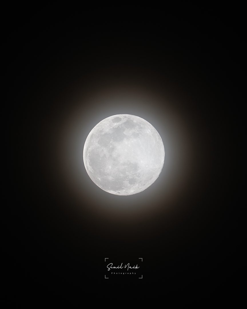 Supermoon captured with a zoom-burst technique — one single exposure, no stacking, just pure creative play. 🌕📷

#moon #supermoon2025 #bangalore #sonyalpha