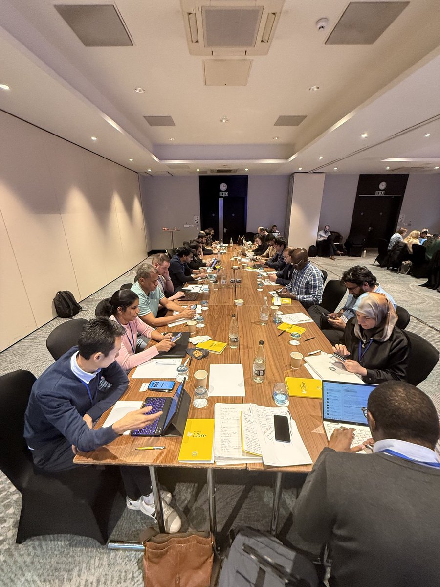 drpratikc's tweet image. Fantastic 3 days ⁦@youngdiabendo⁩ Tech course teaching the next generation of diabetes doctors how to help people living with T1D  diabetes use these devices effectively