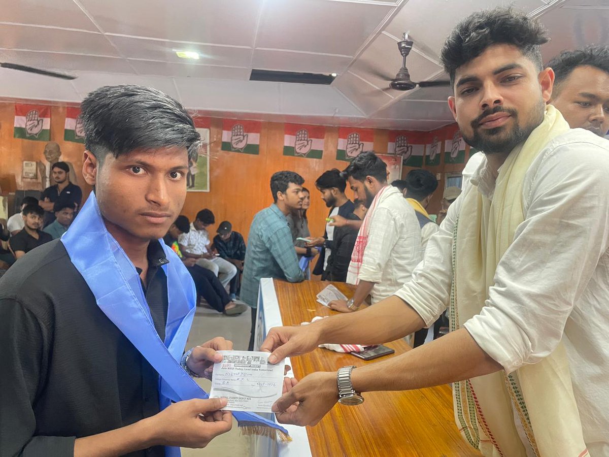 dev_sushmit's tweet photo. Today, 250+ students from across the Sribhumi district joined NSUI, marking a significant moment of growth for our student movement. Their support and belief in our vision inspire us to work even harder for the rights, welfare, and future of the student community. #NSUIAssam https://t.co/YcYAVg61GF