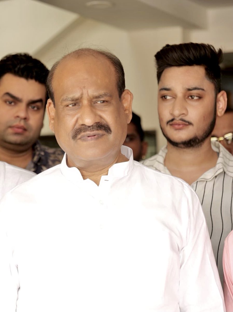zishankadak's tweet photo. विश्व की सबसे बड़ी पंचायत के सफल नेतृत्वकर्ता, हम सभी के आदर्श मननीय लोकसभा अध्यक्ष, कोटा-बूँदी लोकप्रिये सांसद @ombirlakota जी को जन्मदिन की हार्दिक बधाई एवं शुभकामनाएं। 💐
आपका स्नेह व आशीर्वाद सदैव हम सभी पर बना रहें। 
में आपके स्वस्थ व दीर्घायु होने की कामना करता हू https://t.co/tKklPzmPdg