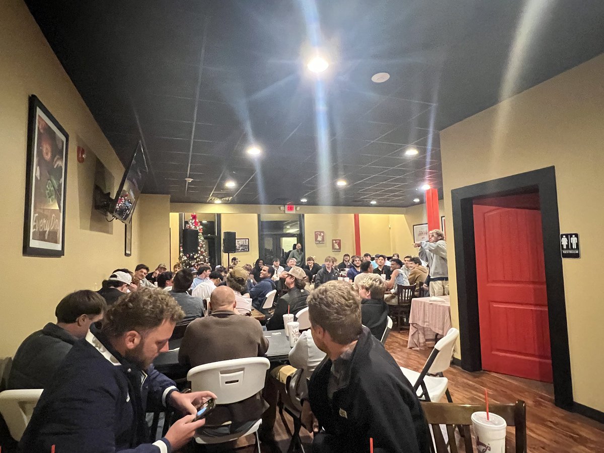 PointUbaseball's tweet image. Karaoke was super “great” 🎤🥴
It’s a good thing some of these guys are good at baseball!!!