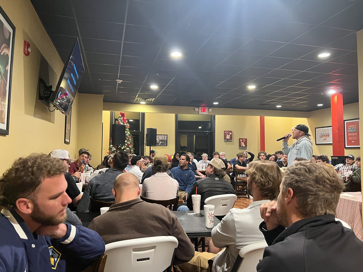 PointUbaseball's tweet image. Karaoke was super “great” 🎤🥴
It’s a good thing some of these guys are good at baseball!!!