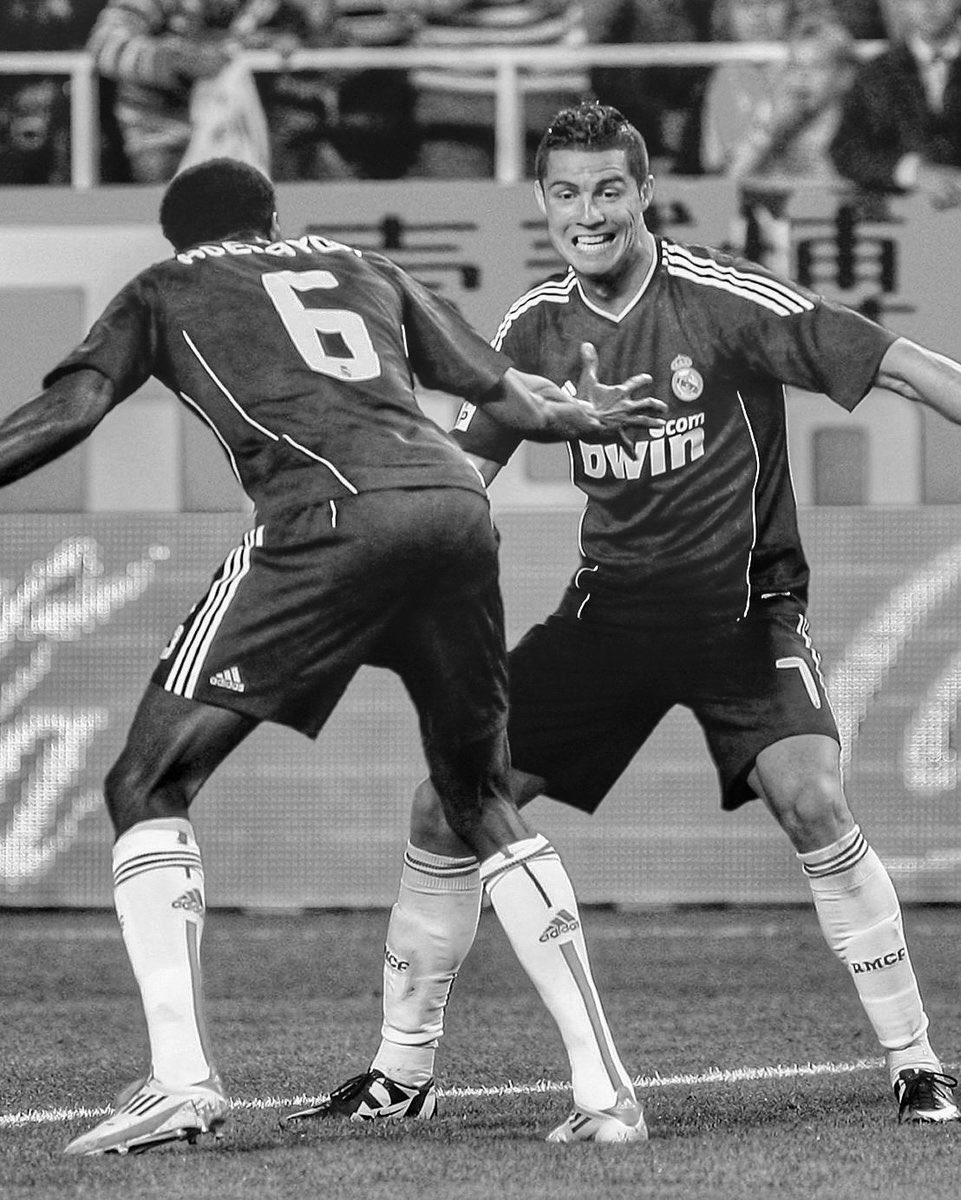 Cristiano Ronaldo x Adebayor. 🤍🖤