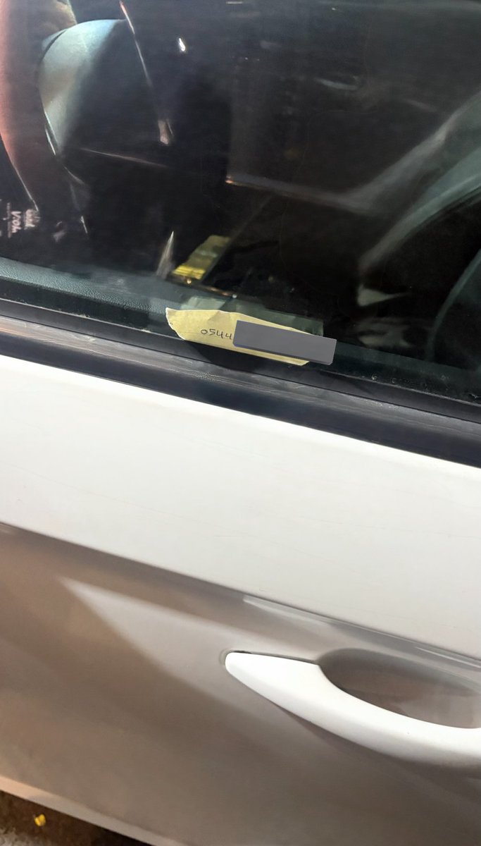 7lez9's tweet image. الله يكتر من هالناس و يسعدهم دنيا و اخره، حتى لو كانت باينه الصدمه و قووويه والله كنت حسامح دام ما هرب و اعتذر